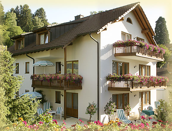 Appartementhaus Toscana - Gästezimmer und Ferienwohnungen in Badenweiler im Schwarzwald.